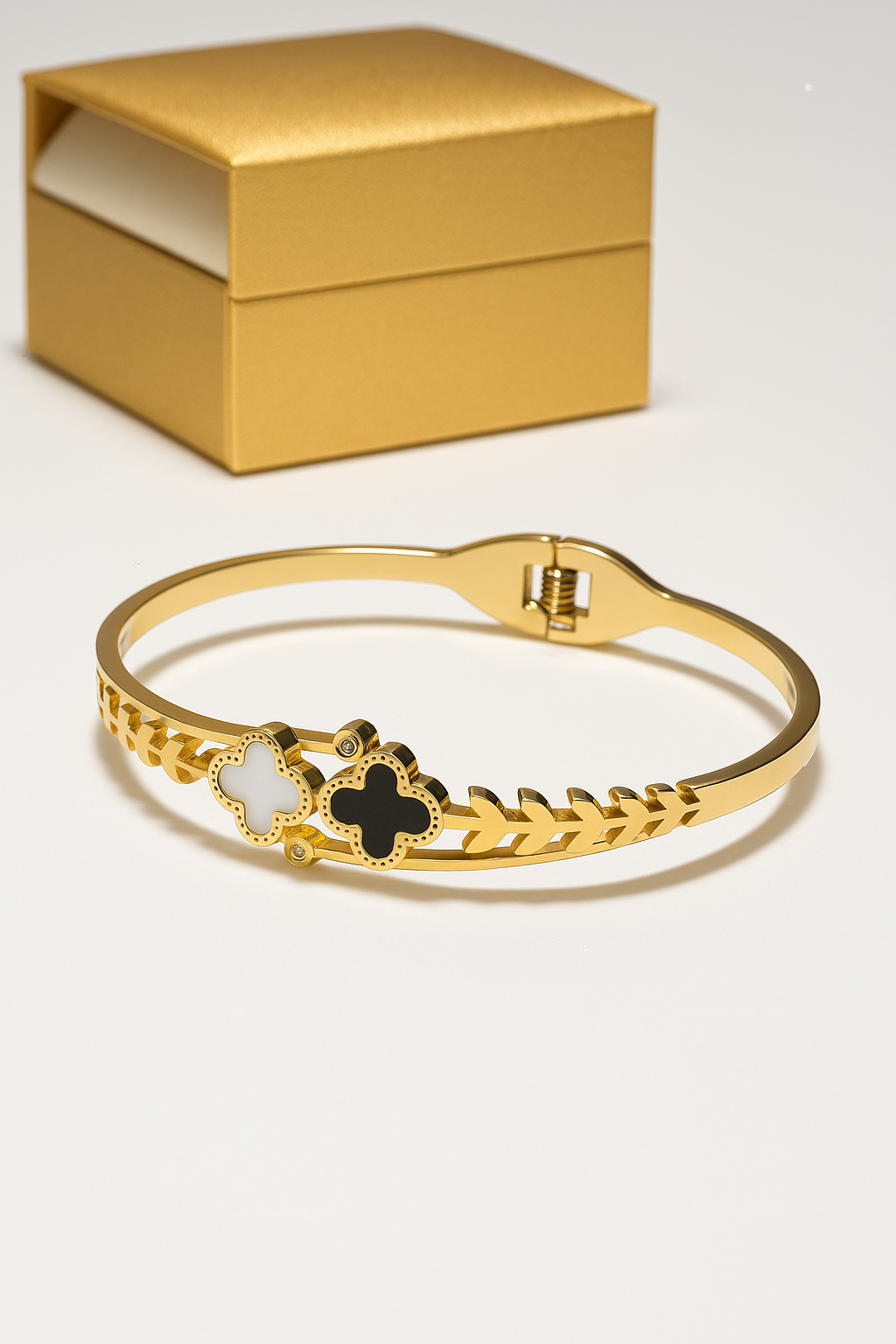 Dual Clover Charm Bangle | Anti Tarnish | Stainless Steel