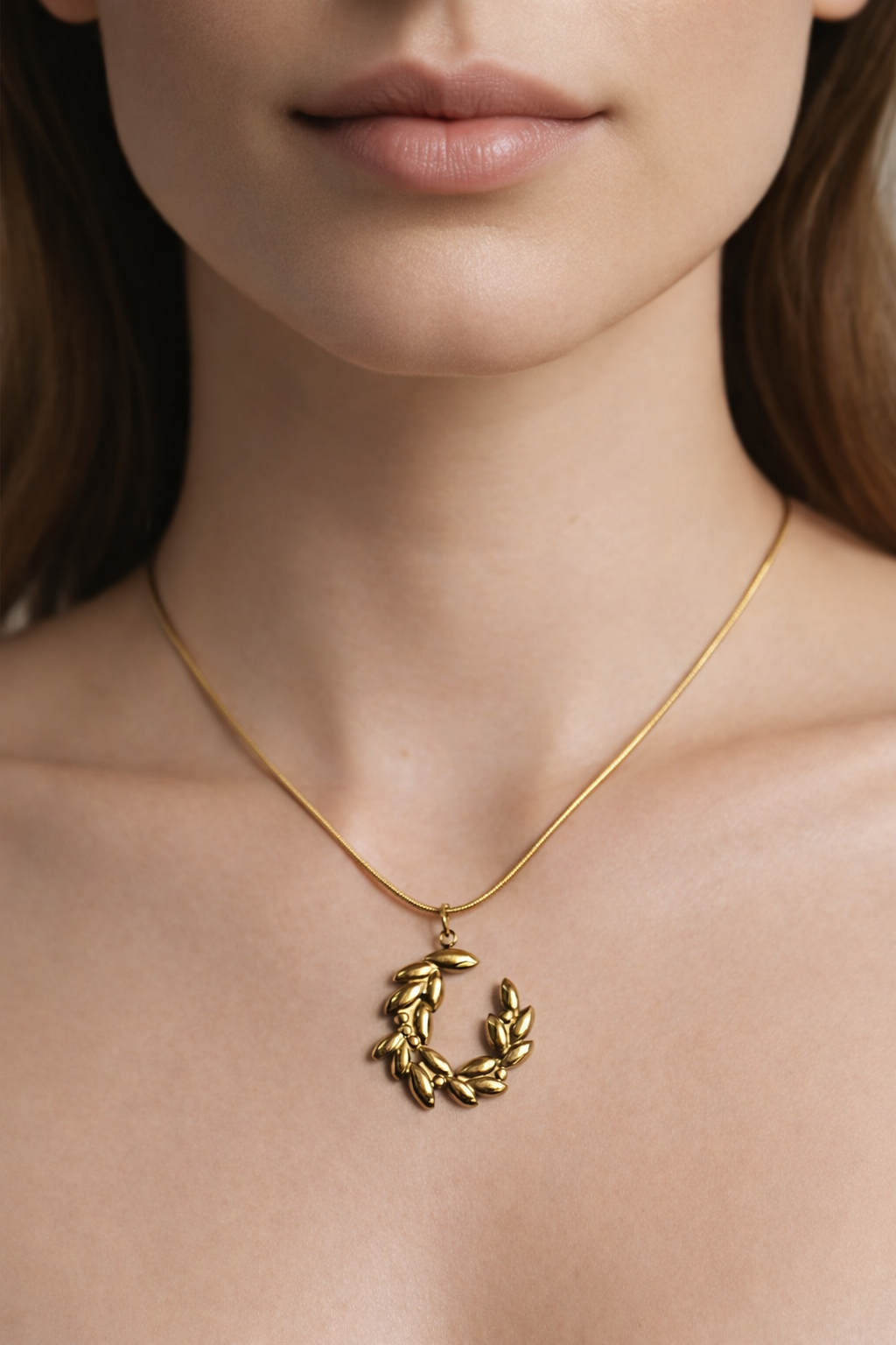 Gold Leaf Wreath Pendant Necklace for Women – Elegant Nature Inspired Jewelry | Anti Tarnish - Stainless Steel