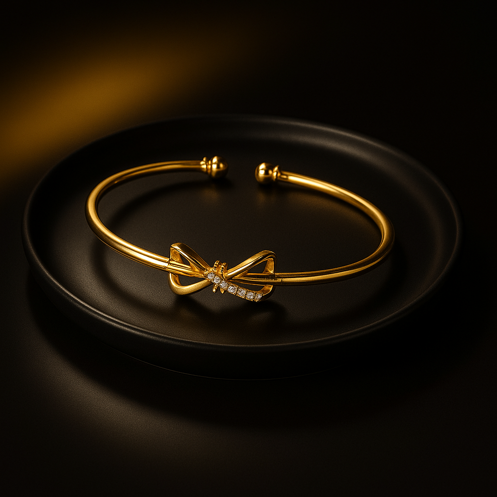 ✨ Elegant Gold-Tone Bow Bracelet ✨