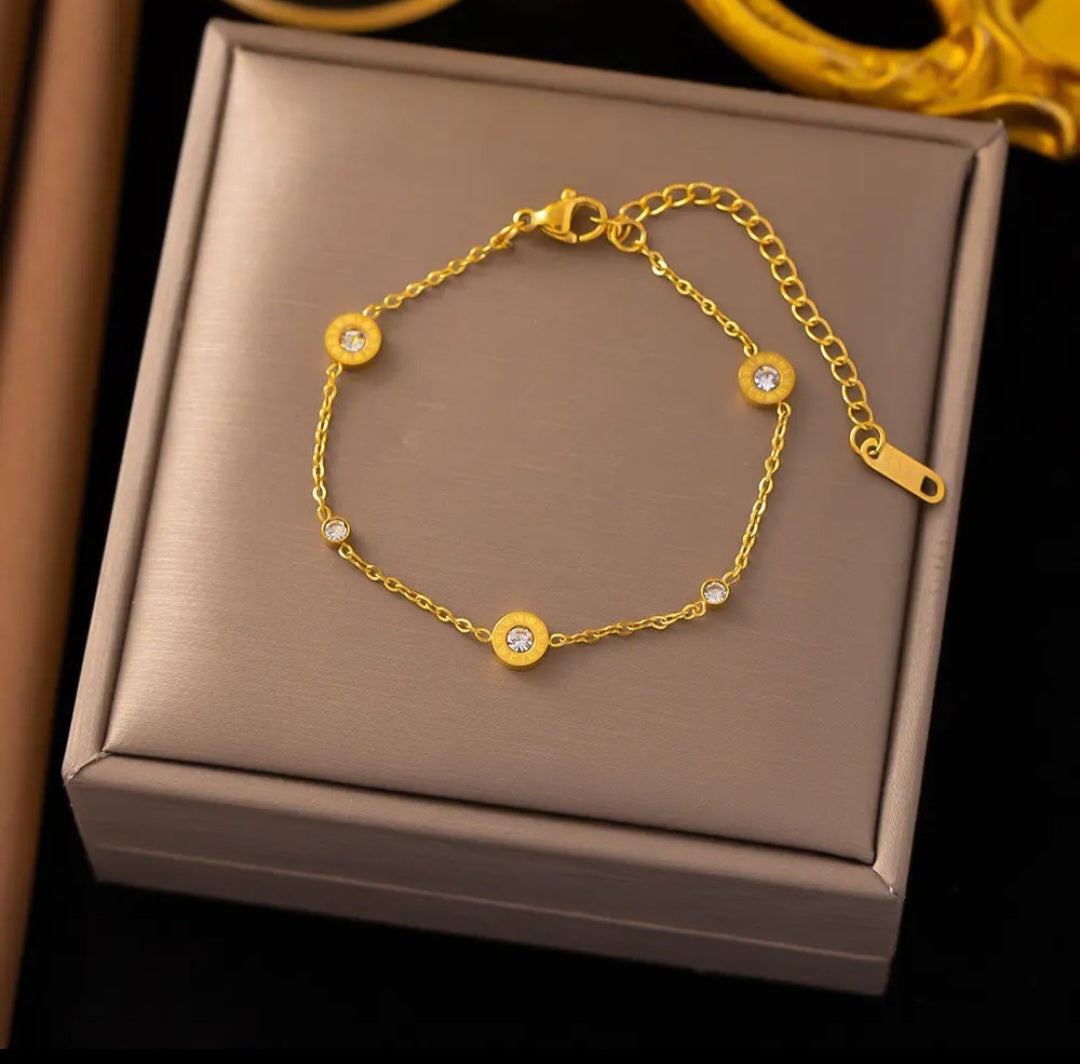 Gold Minimal Crystal Charm Bracelet | Anti Tarnish - Stainless Steel