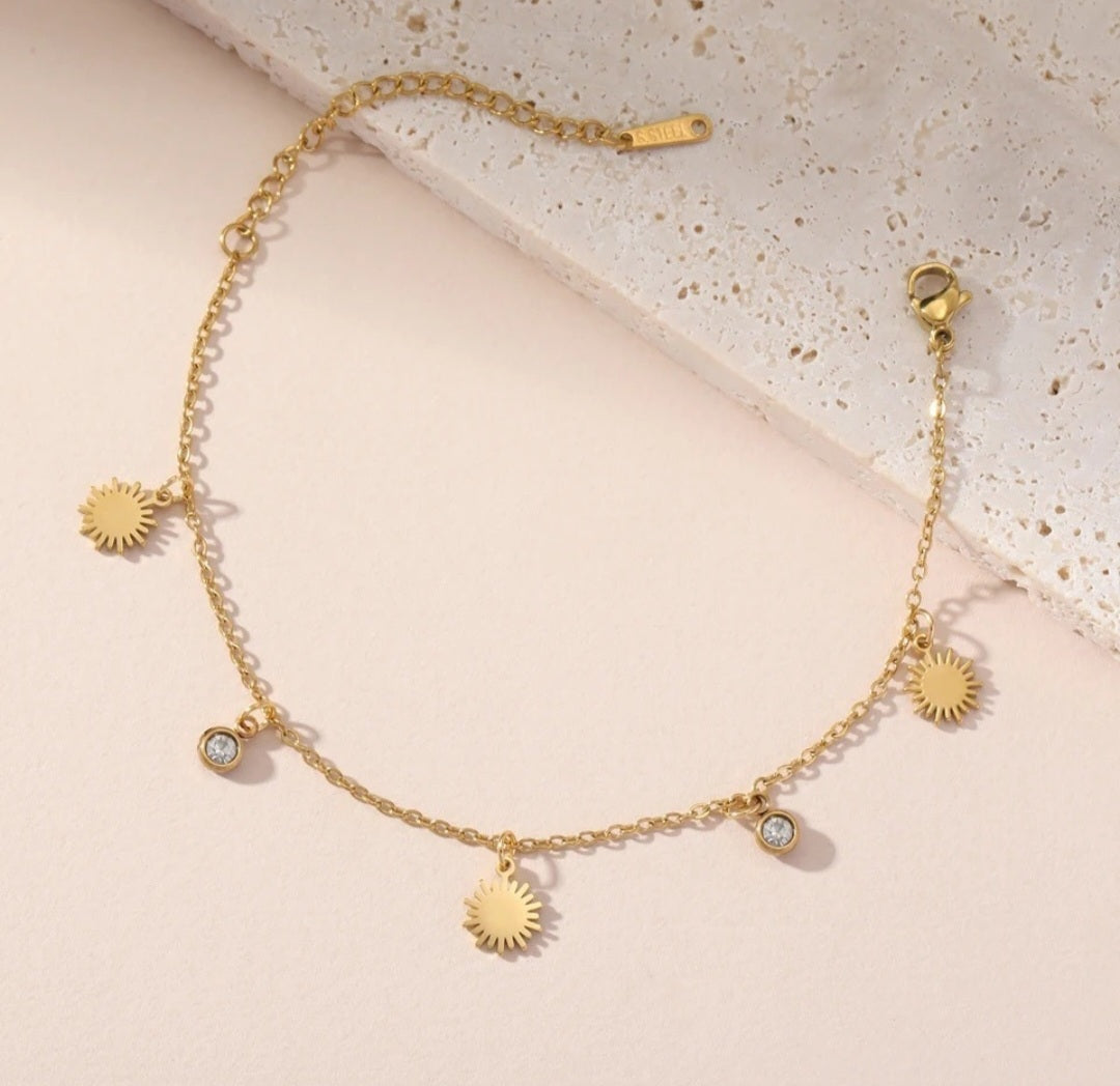 Gold Sun Charm Bracelet | Anti Tarnish - Stainless Steel