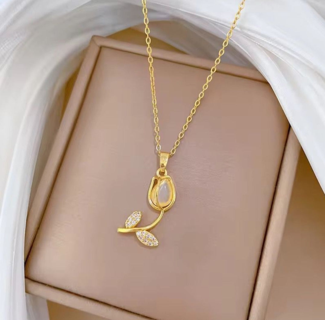 Tulip Pearl Pendant Necklace | Anti Tarnish - Stainless Steel