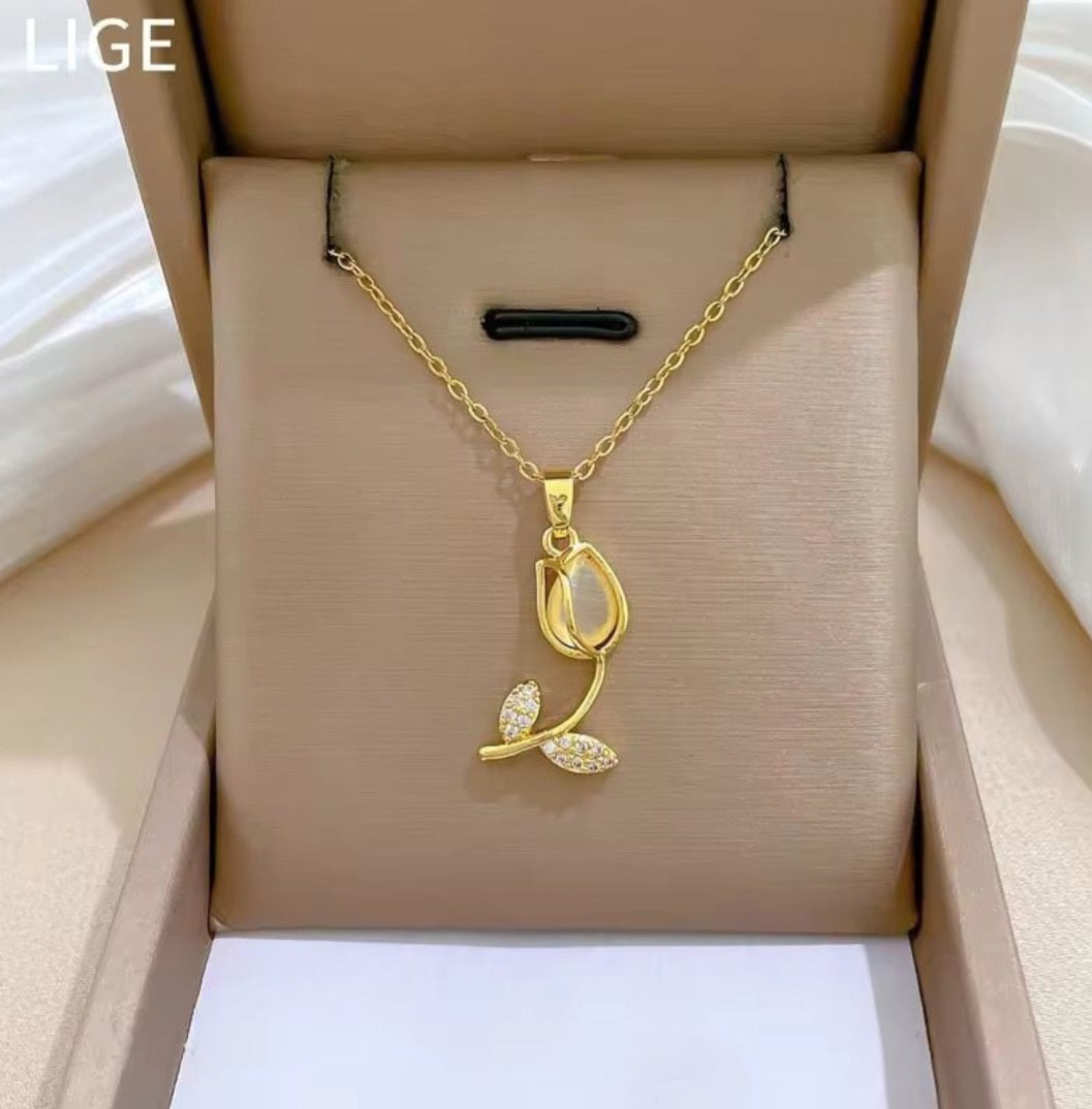 Tulip Pearl Pendant Necklace | Anti Tarnish - Stainless Steel